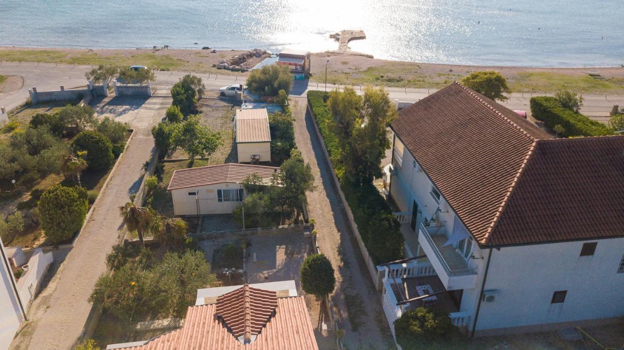 Apartment Robyn On The Beach Srima Exteriör bild